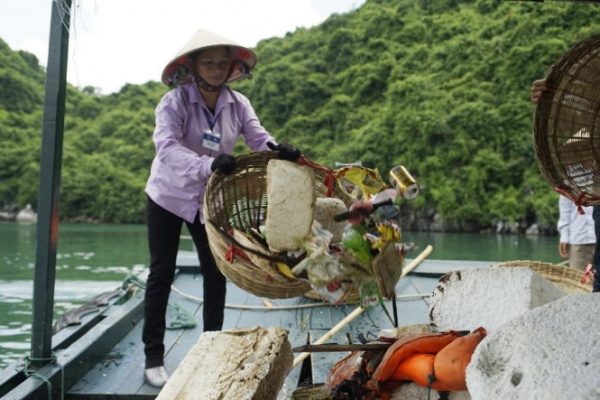 Phát[-]động[-]chiến[-]dịch[-]“Cộng[-]đồng[-]làm[-]sạch[-]bờ[-]biển”[-]